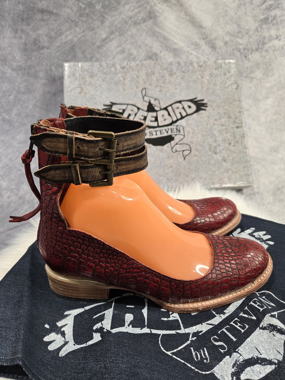Freebird by Steven red croc-embossed flats Maribel - Picture 2 of 5